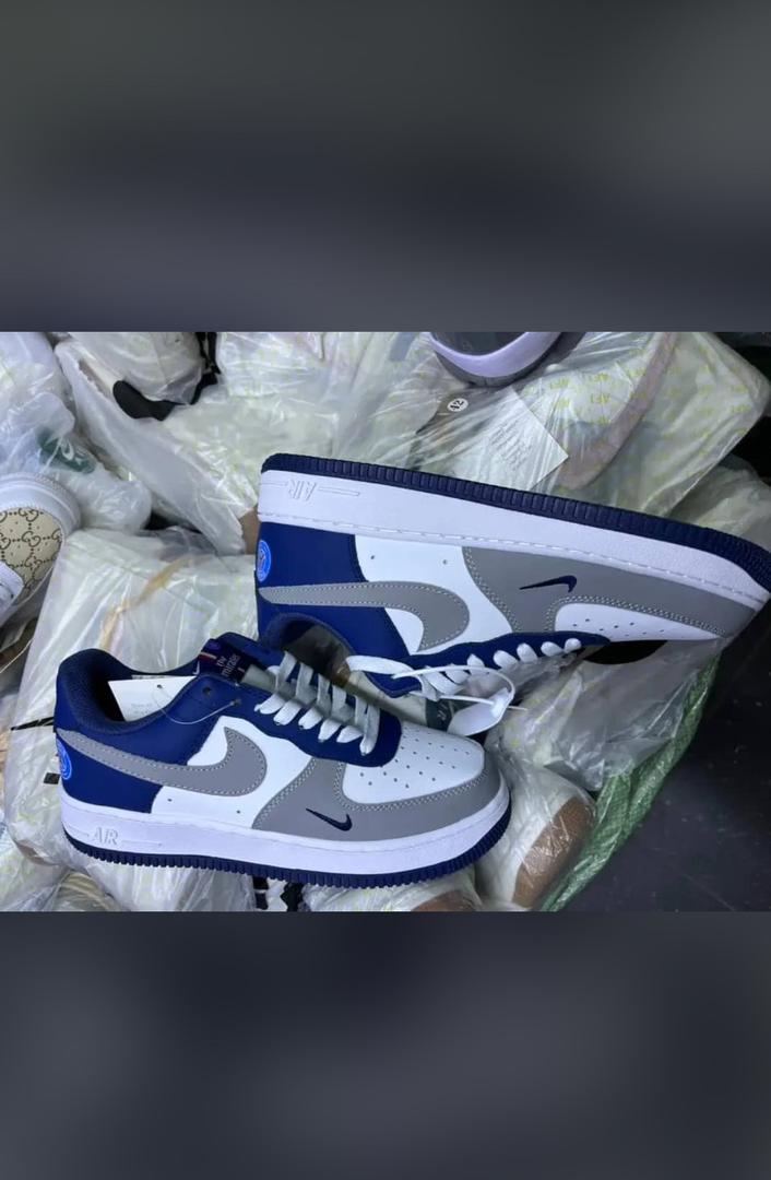 NIKE - PARIS - SMILESHOP